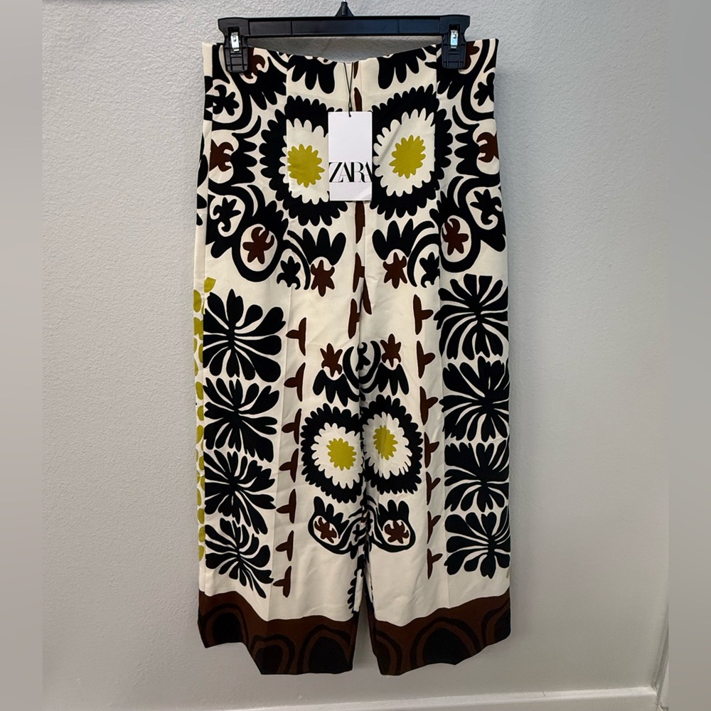 NWT!! Zara Cream pants with Black, Brown & Olive Floral Print
